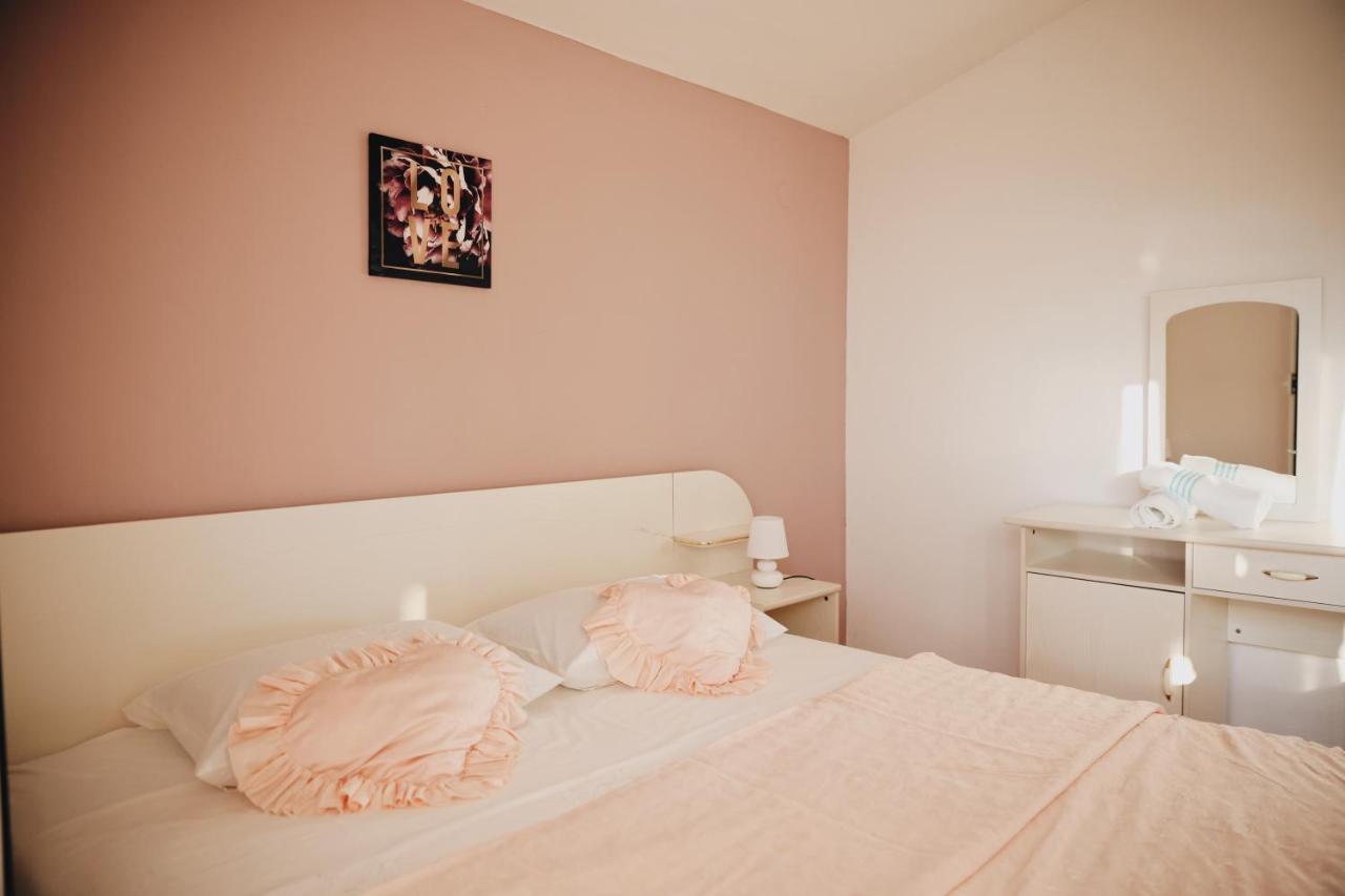 Apartment Blanka With A Beautiful View Of Trogir Kültér fotó
