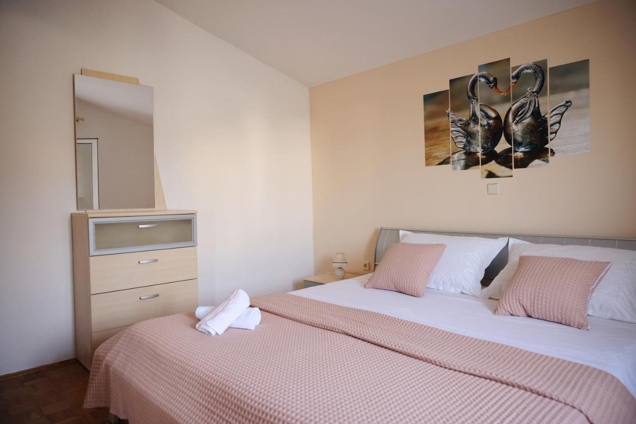 Apartment Blanka With A Beautiful View Of Trogir Kültér fotó